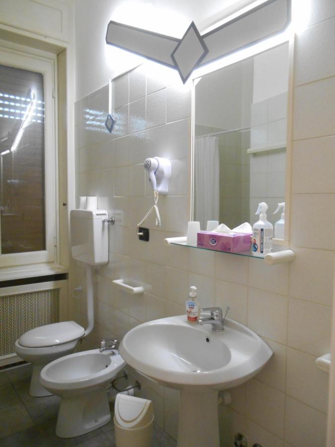 Le Rose Malpensa Bed & Breakfast Busto Arsizio Ngoại thất bức ảnh
