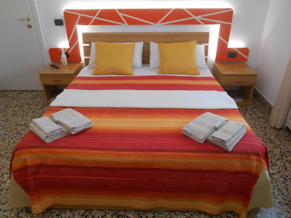 Le Rose Malpensa Bed & Breakfast Busto Arsizio Ngoại thất bức ảnh