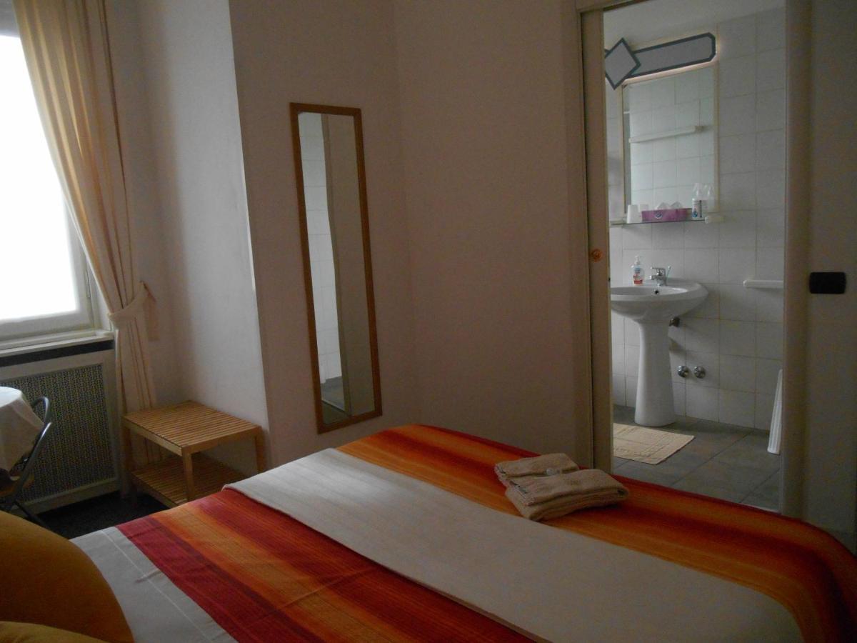 Le Rose Malpensa Bed & Breakfast Busto Arsizio Ngoại thất bức ảnh