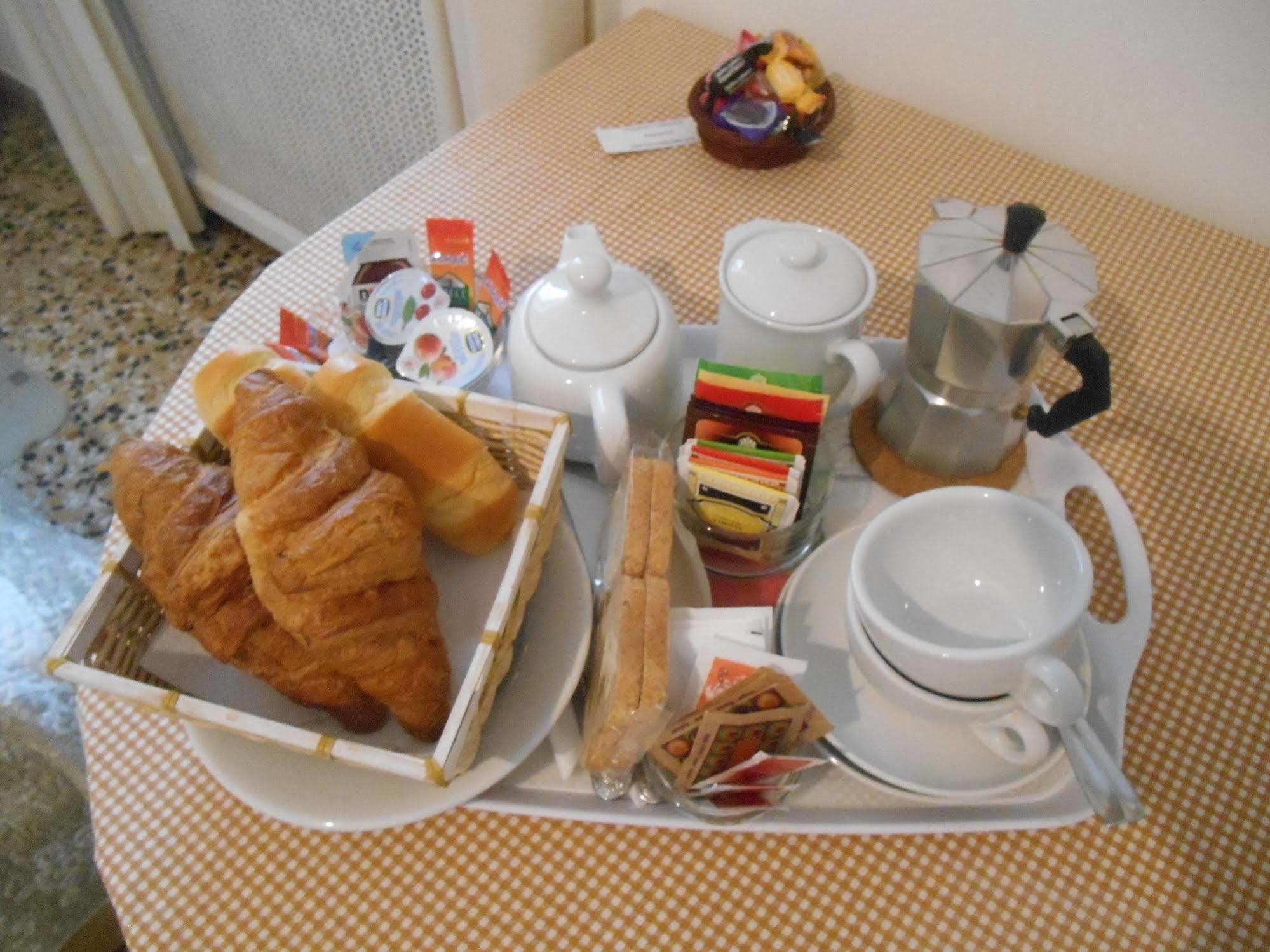 Le Rose Malpensa Bed & Breakfast Busto Arsizio Ngoại thất bức ảnh