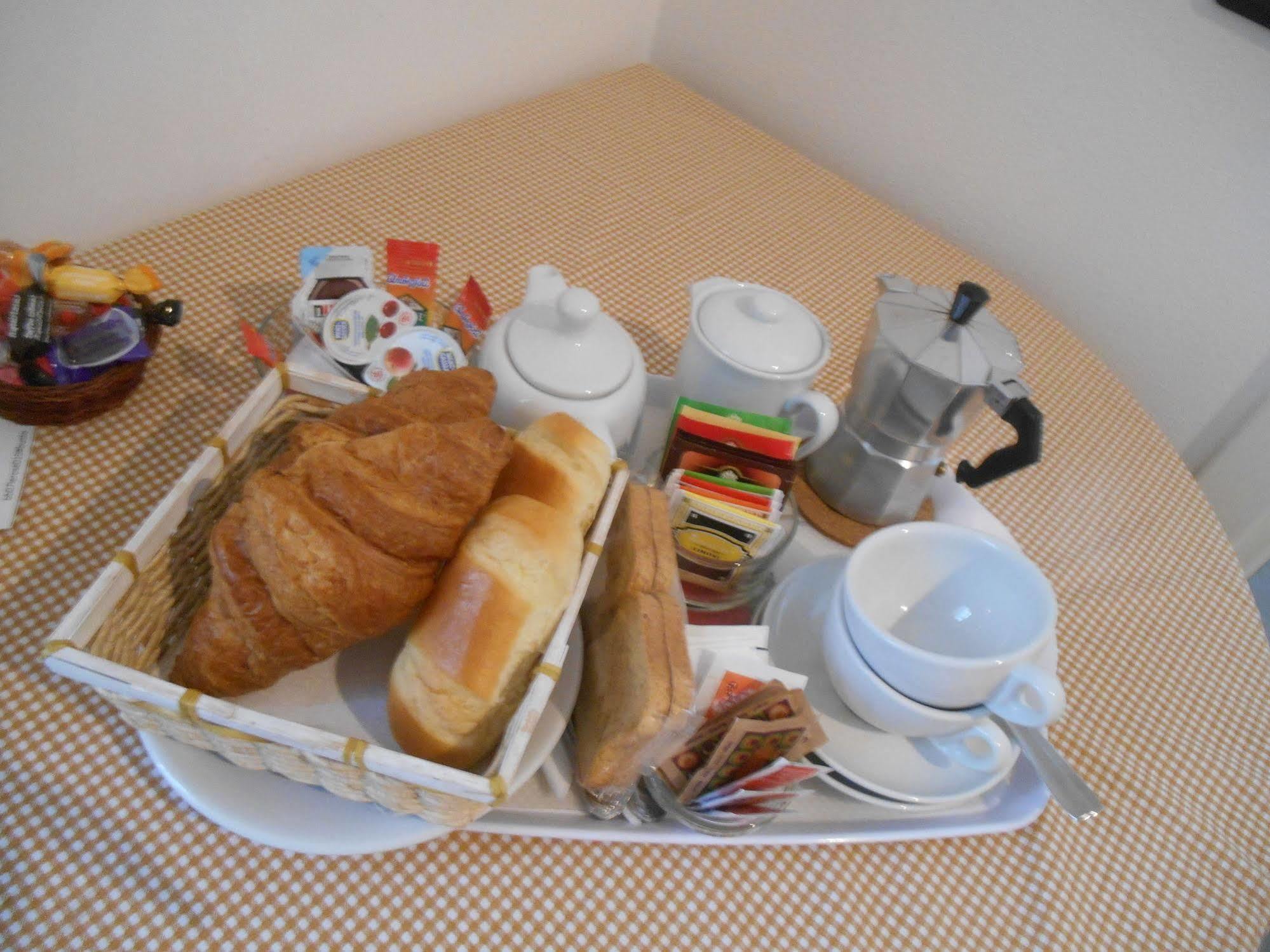 Le Rose Malpensa Bed & Breakfast Busto Arsizio Ngoại thất bức ảnh