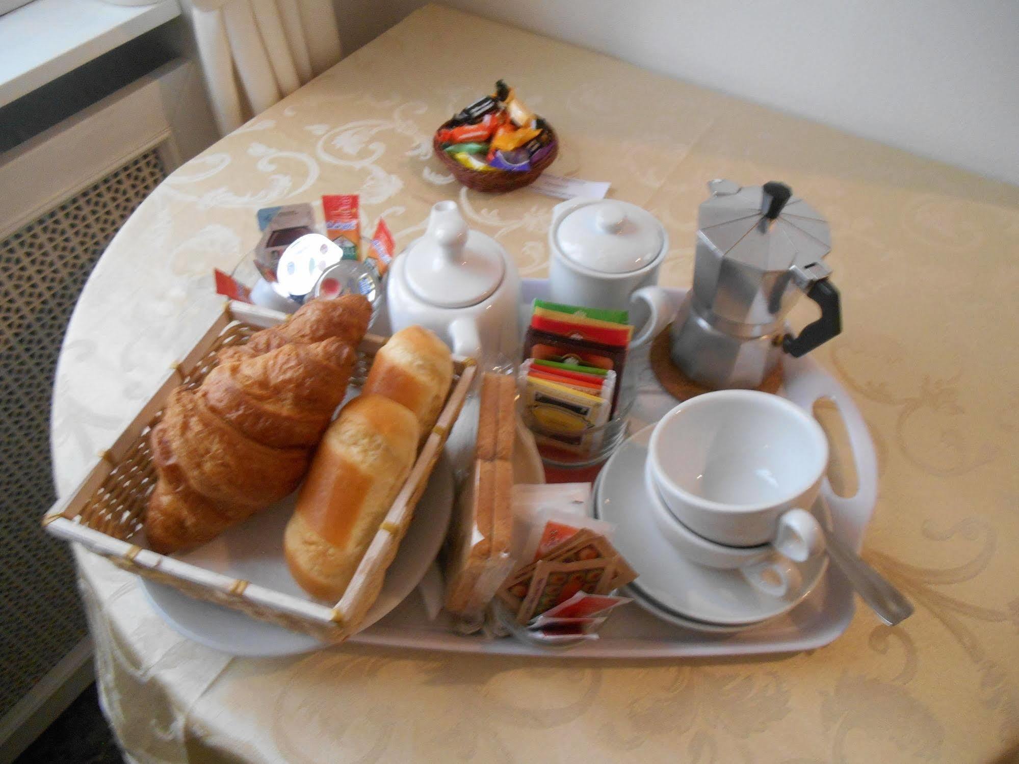 Le Rose Malpensa Bed & Breakfast Busto Arsizio Ngoại thất bức ảnh