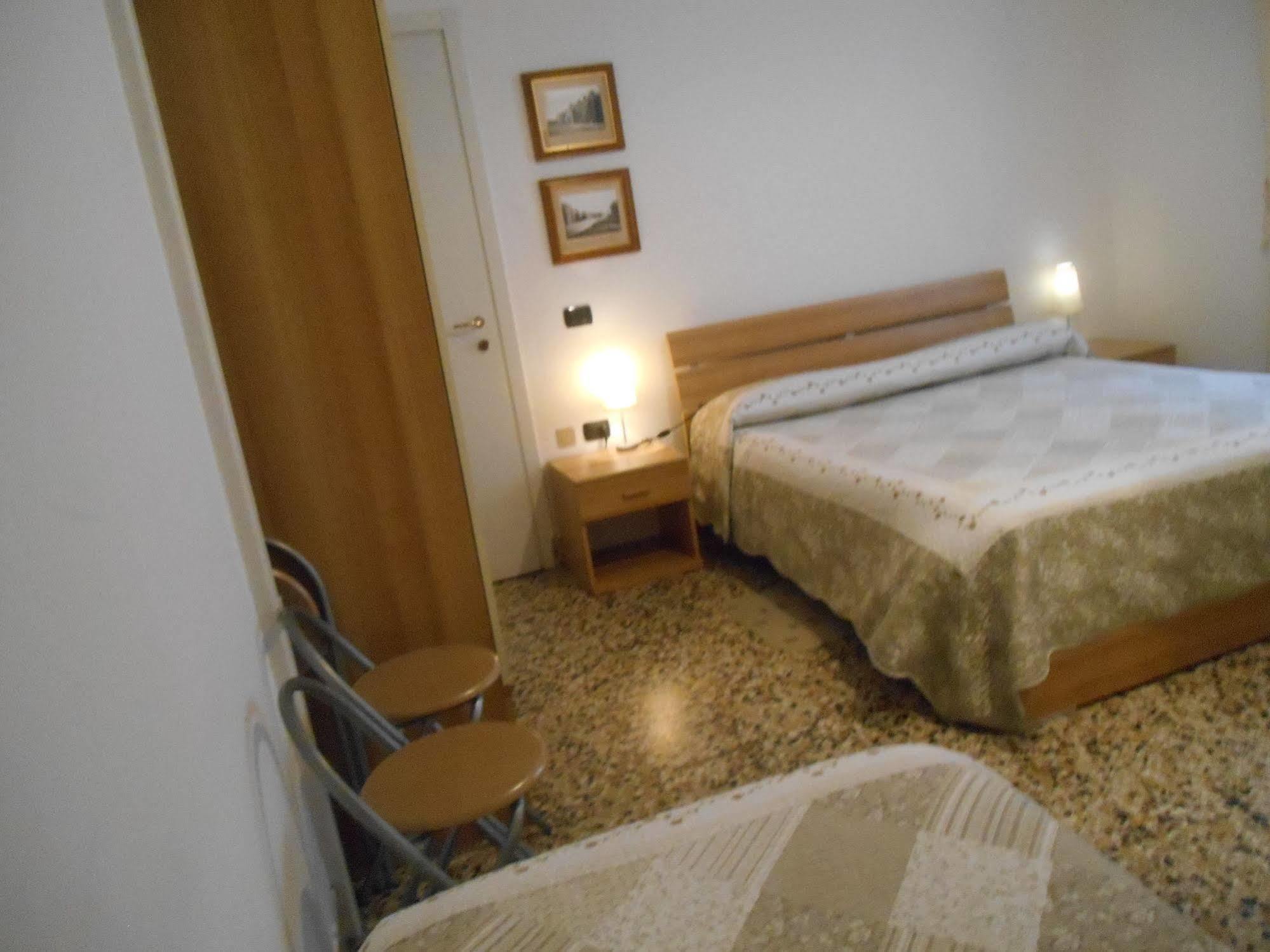 Le Rose Malpensa Bed & Breakfast Busto Arsizio Ngoại thất bức ảnh