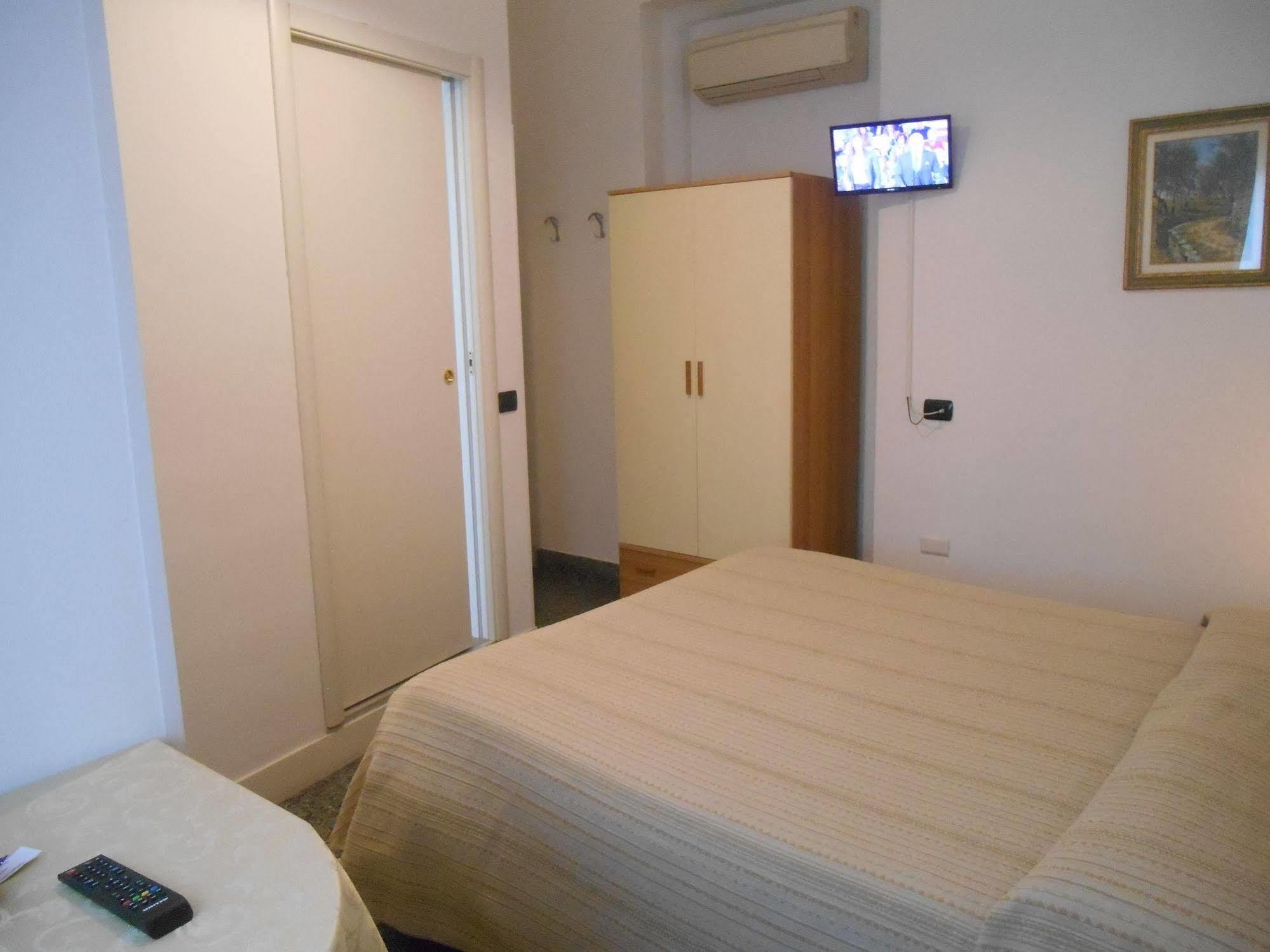 Le Rose Malpensa Bed & Breakfast Busto Arsizio Ngoại thất bức ảnh